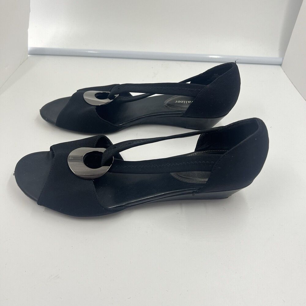 NATURALIZER RISA Black Wedge Style Metal Accent Shoes Open Toe Sandals 8 M